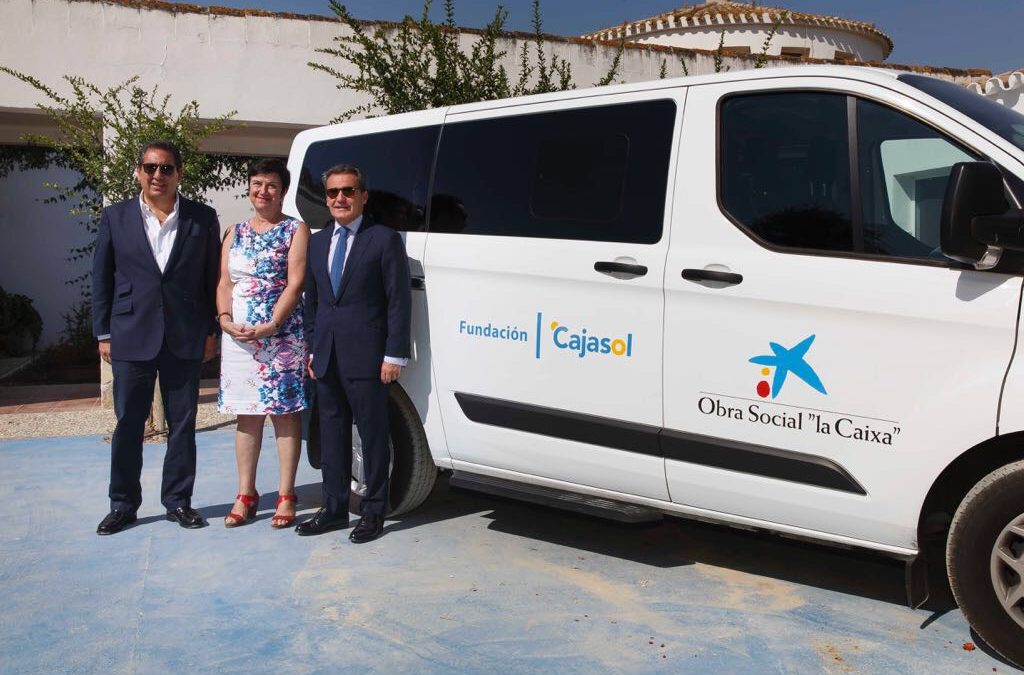 Apascide cuenta con un nuevo vehículo adaptado gracias a la Obra Social ‘la Caixa’ y Fundación Cajasol