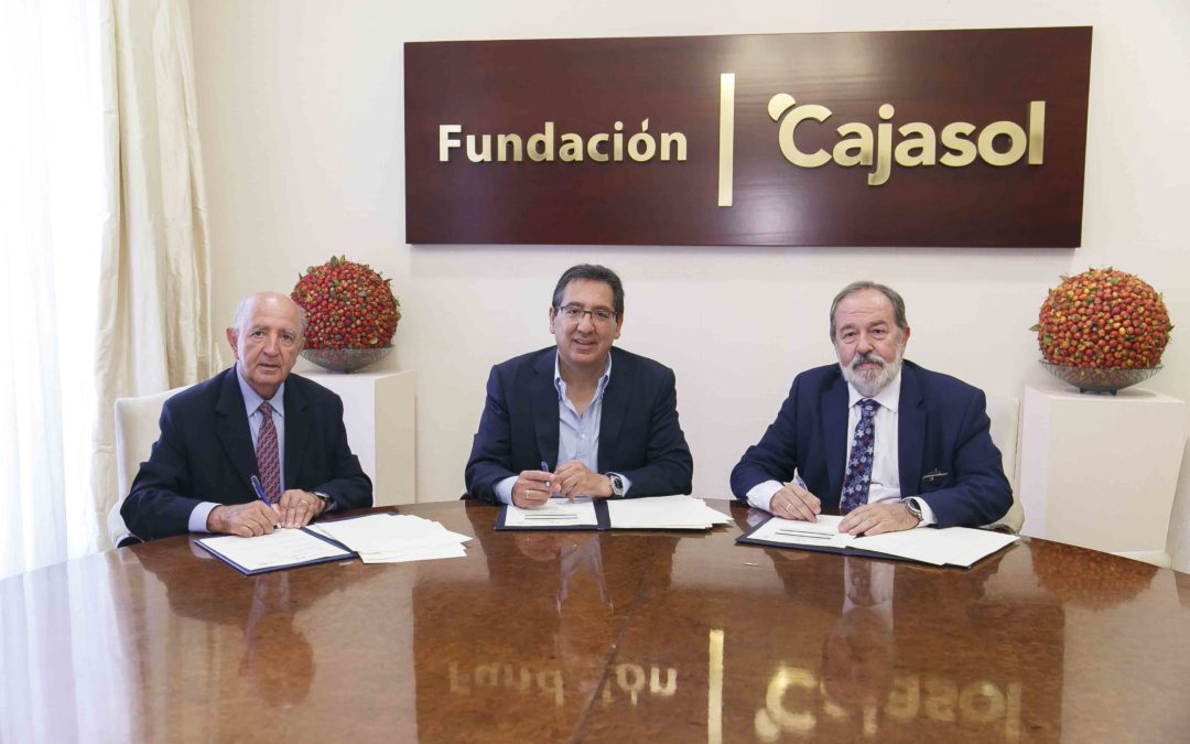 Antonio Pulido, presidente de la Fundación Cajasol, el presidente de la Asociación ONG África Arco Iris, Jesús Mejías, y el presidente de la Fundación Instituto Hispalense de Pediatría, Alfonso Carmona