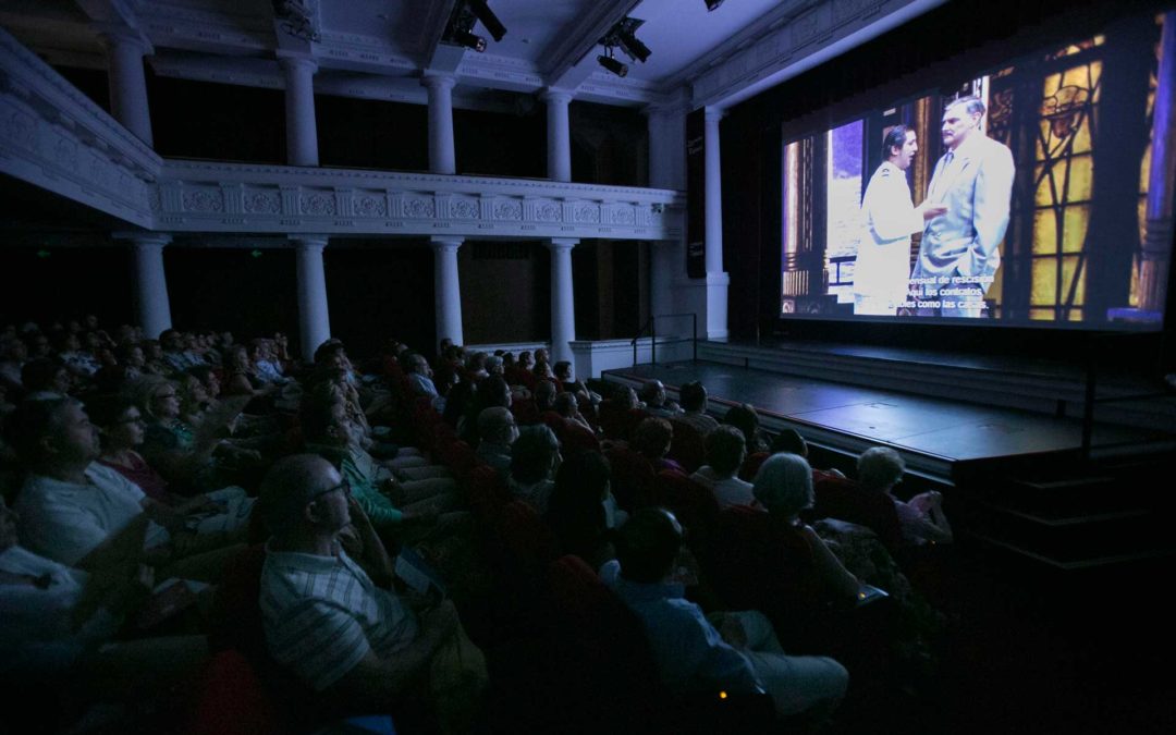 El público, atento a la ópera Madama Butterfly en la Fundación Cajasol