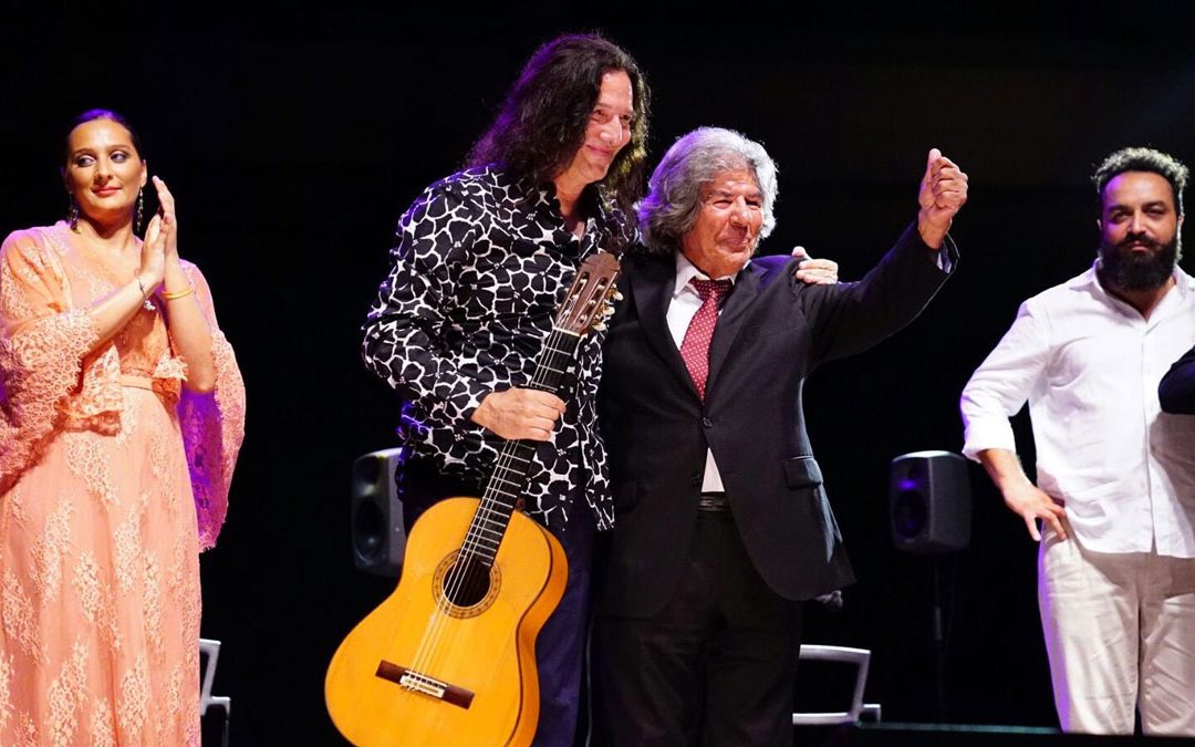 Tomatito y Rancapino, saludando al público tras su actuación en el Estival Flamenco Cádiz