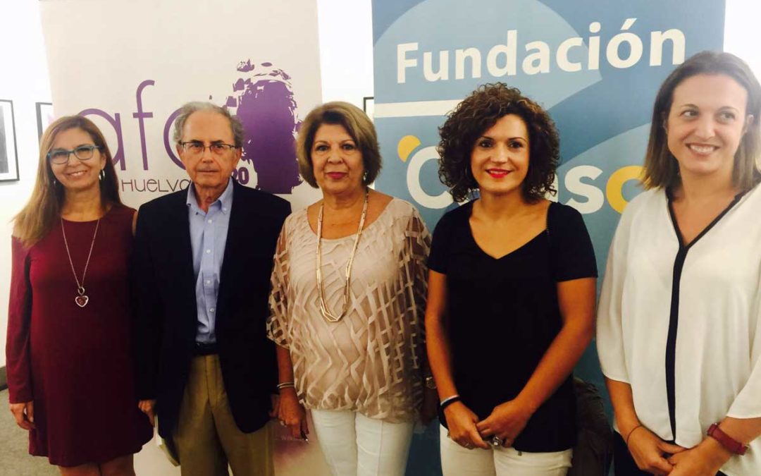 Inauguración de la exposición 'Frases que habitan en el olvido' de la Fundación Cajasol en Huelva