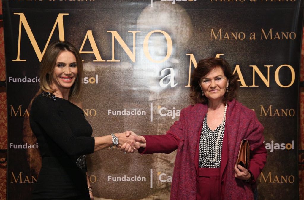 La Fundación Cajasol inaugura su nueva temporada de ‘Mano a Mano’ con Cristina Sánchez y Carmen Calvo