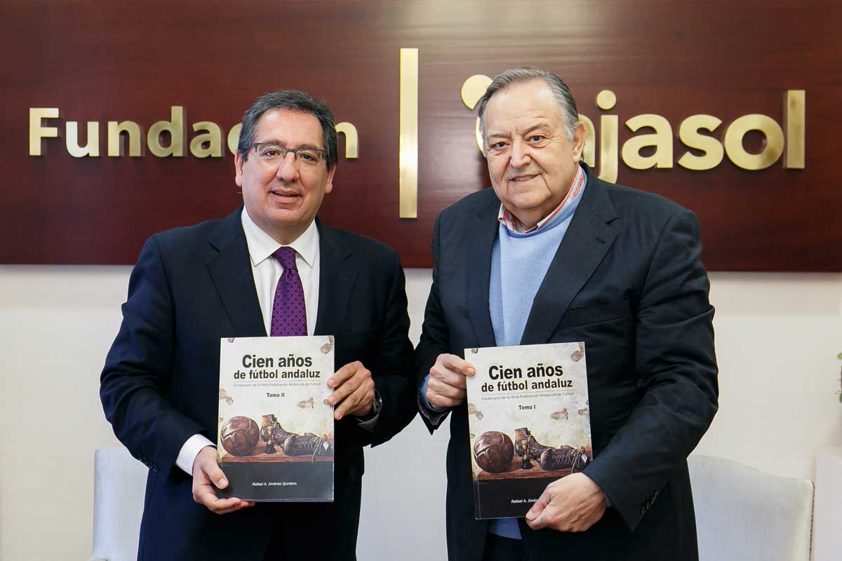 Antonio Pulido, presidente de la Fundación Cajasol, y Eduardo Herrera, presidente de la RFAF