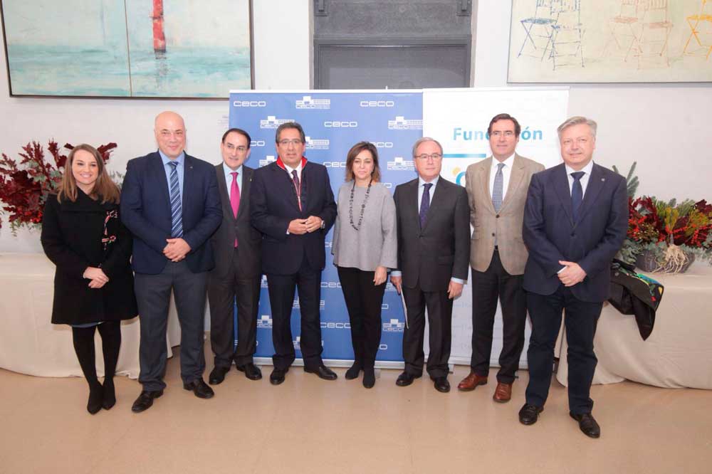 Antonio Pulido, presidente de la Fundación Cajasol, junto al resto de autoridades presentes en al acto de celebración del 40 aniversario de CECO