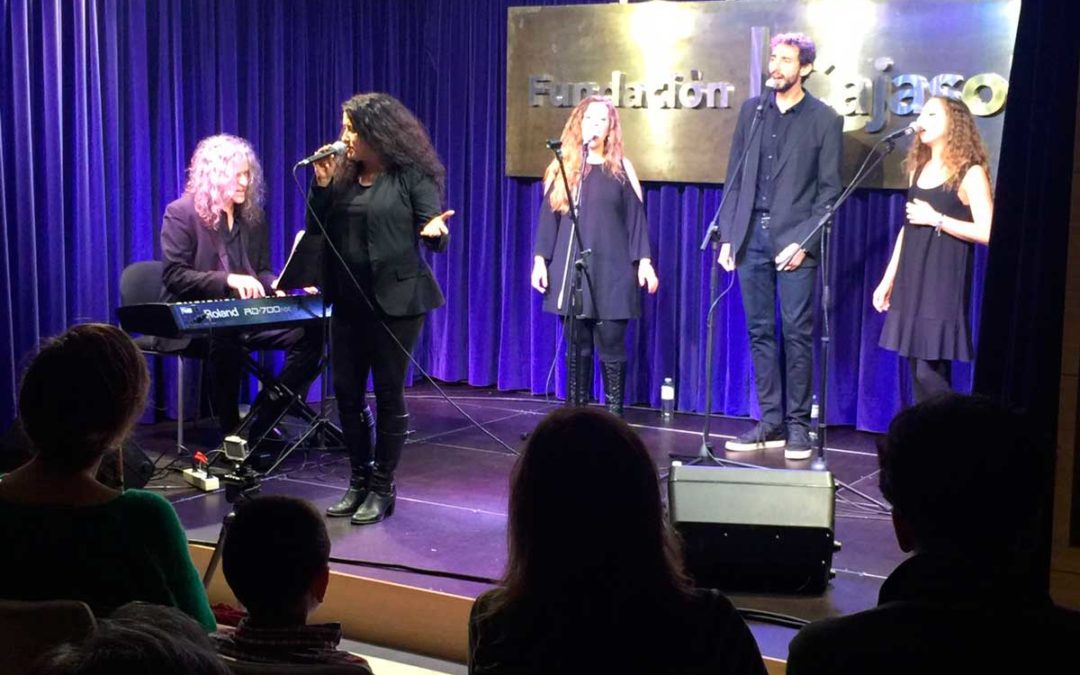 Coro Gospel actuando en la sede de la Fundación Cajasol en Huelva