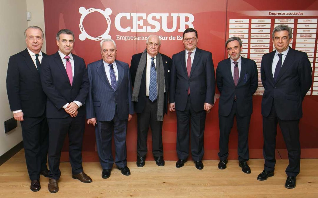 Foto de familia del encuentro sobre la empresa familiar organizado por CESUR en la Fundación Cajasol