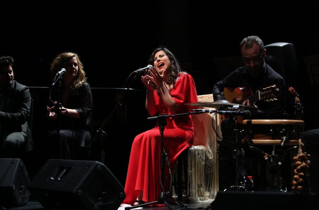 María José Pérez, actuando en el escenario de la Fundación Cajasol en Sevilla