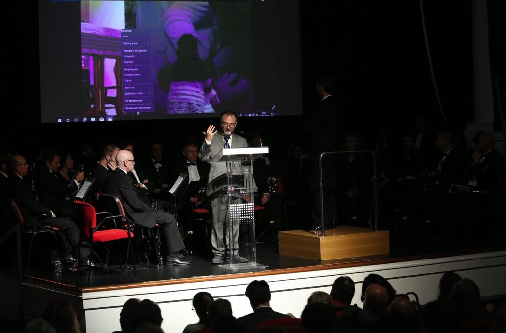 Fernando Galardón ofreciendo su proemio cofradiero en la Fundación Cajasol