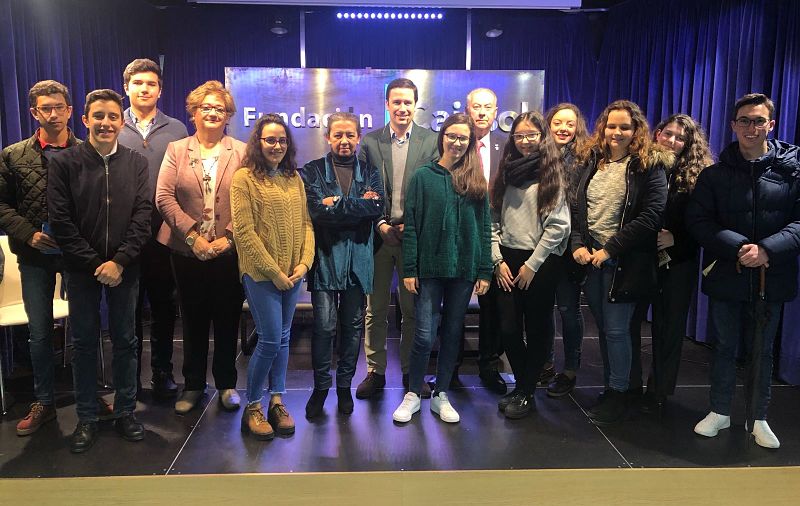 Foto de familia del I Foro Joven Cofrade en la Fundación Cajasol (Huelva)