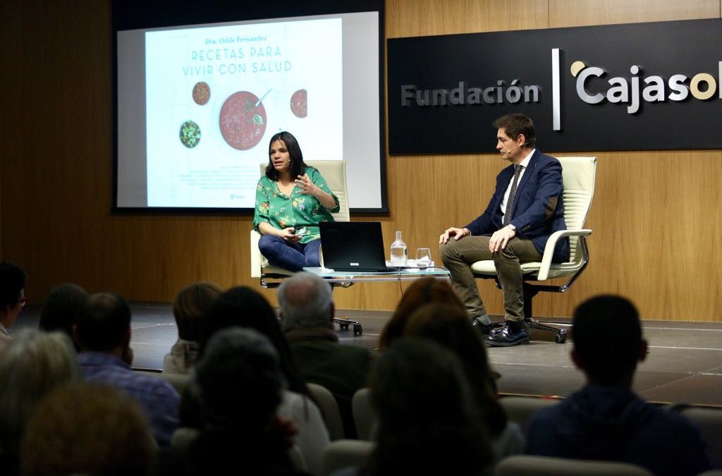 Presentación del libro ‘Recetas para vivir con salud’ de Odile Fernández, en la Fundación Cajasol