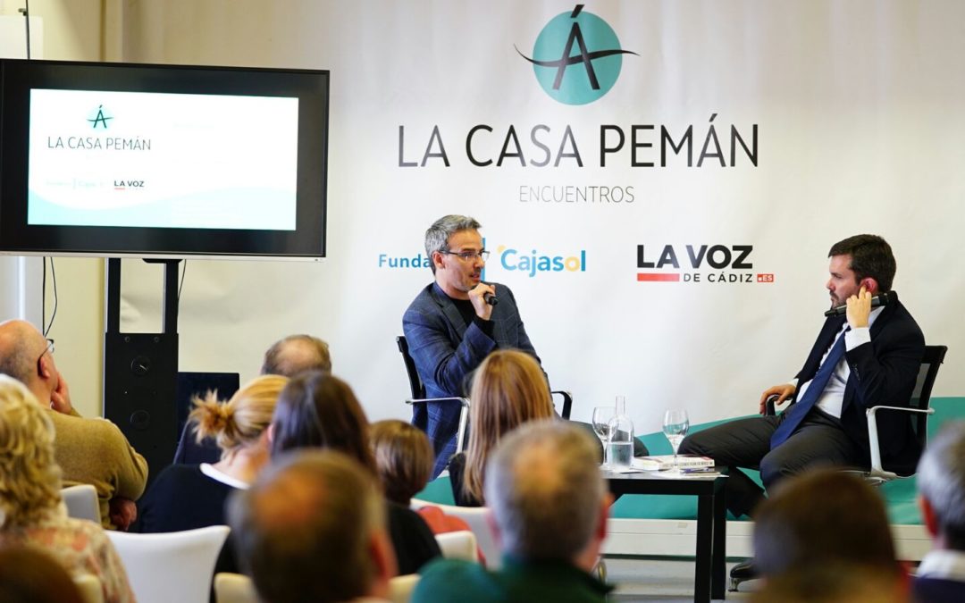 David Calle, durante su charla con el director de LA VOZ de Cádiz, Ignacio Moreno Bustamante