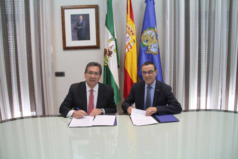 Antonio Pulido, presidente de la Fundación Cajasol, e Ignacio Caraballo, presidente de la Diputación de Huelva