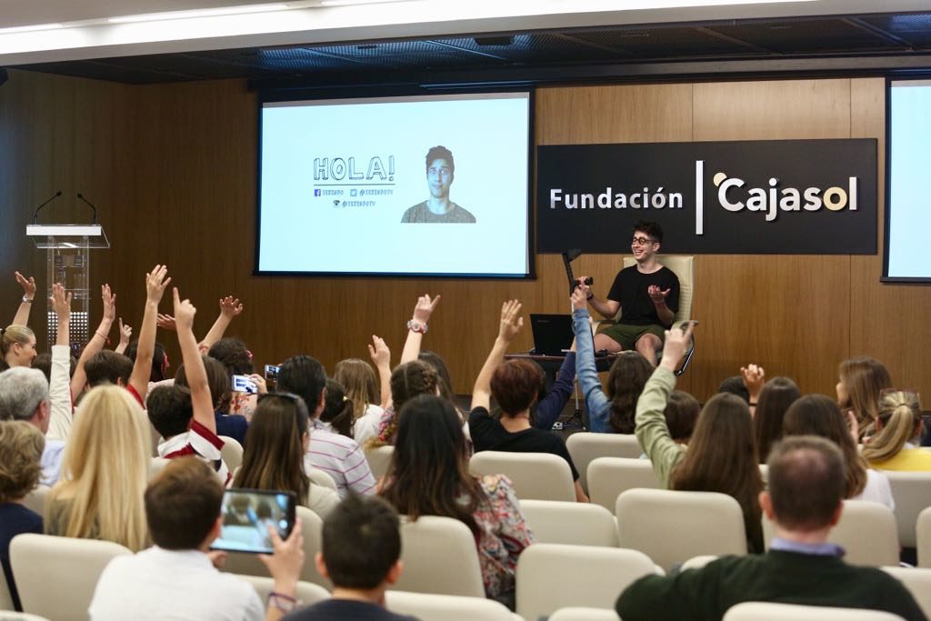 Seguidores de Tekendo en el ciclo Fundación Cajasol en un Tuit