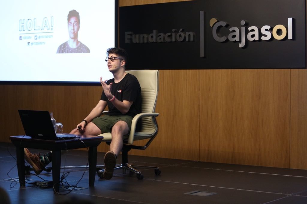 Tekendo responde a las preguntas de sus seguidores en la Fundación Cajasol