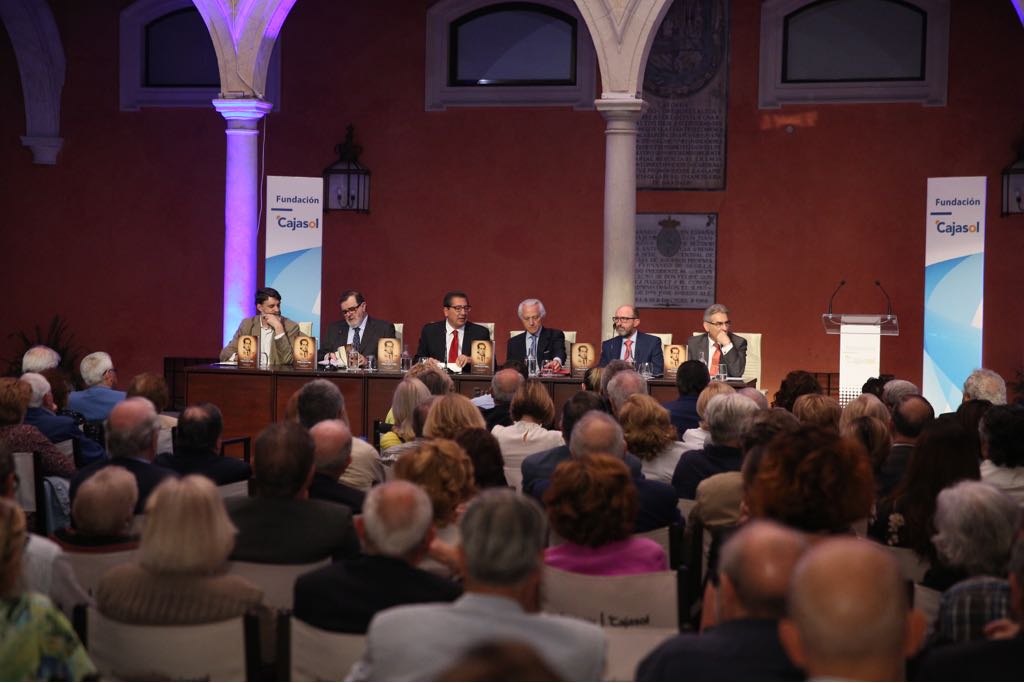 Antonio Pulido, presidente de la Fundación Cajasol, en la presentación de 'Jirones de toda una vida'