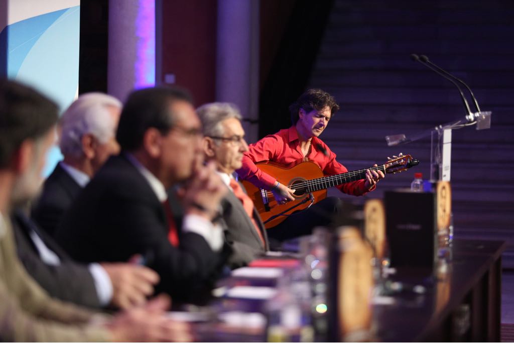 Niño de la Pura puso la nota musical al acto