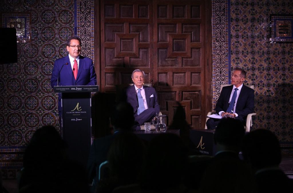 Antonio Pulido, presentando a Jorge Dezcallar, en el Club de Directivos Andalucía