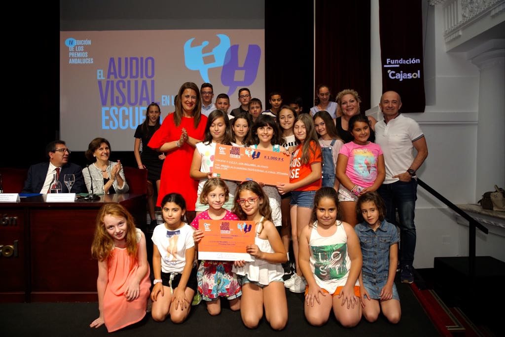 Alumnos y profesores del CEIP Los Millares de Almería, premiados en el IV certamen 'El Audiovisual en la Escuela'