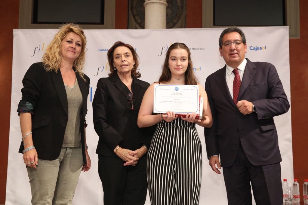 Ángela Macías Aranda, ganadora del V concurso 'Mi libro preferido' en la provincia de Sevilla