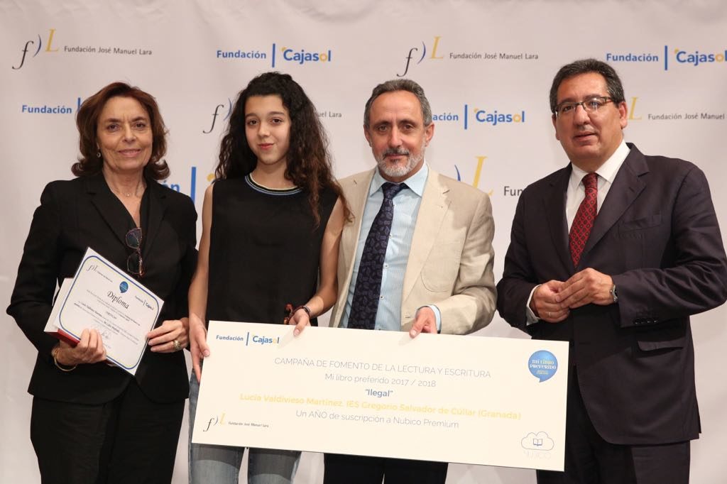 Lucía Valdivieso Martínez, ganadora del V concurso 'Mi libro preferido' en la provincia de Granada y al relato más original de Andalucía