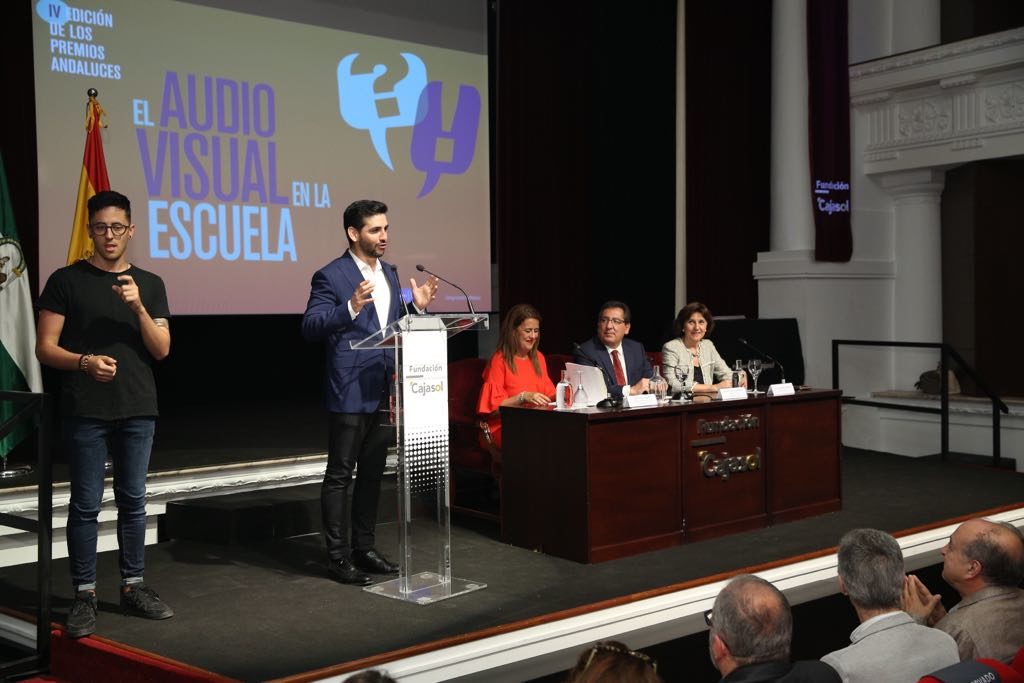 El actor y músico Fran Perea fue el encargado de presentar el acto de entrega de los IV Premios 'El Audiovisual en la Escuela'