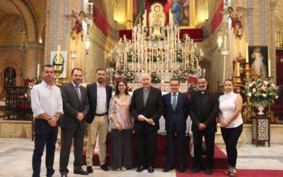 Foto de familia tras la firma del convenio para restaurar la torre de la parroquia Nuestra Señora de la Granada en Moguer