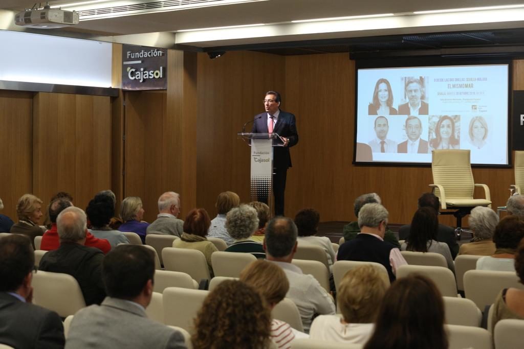 Antonio Pulido, presidente de la Fundación Cajasol, inaugurando la II sesión del II ciclo 'Desde las dos orillas'