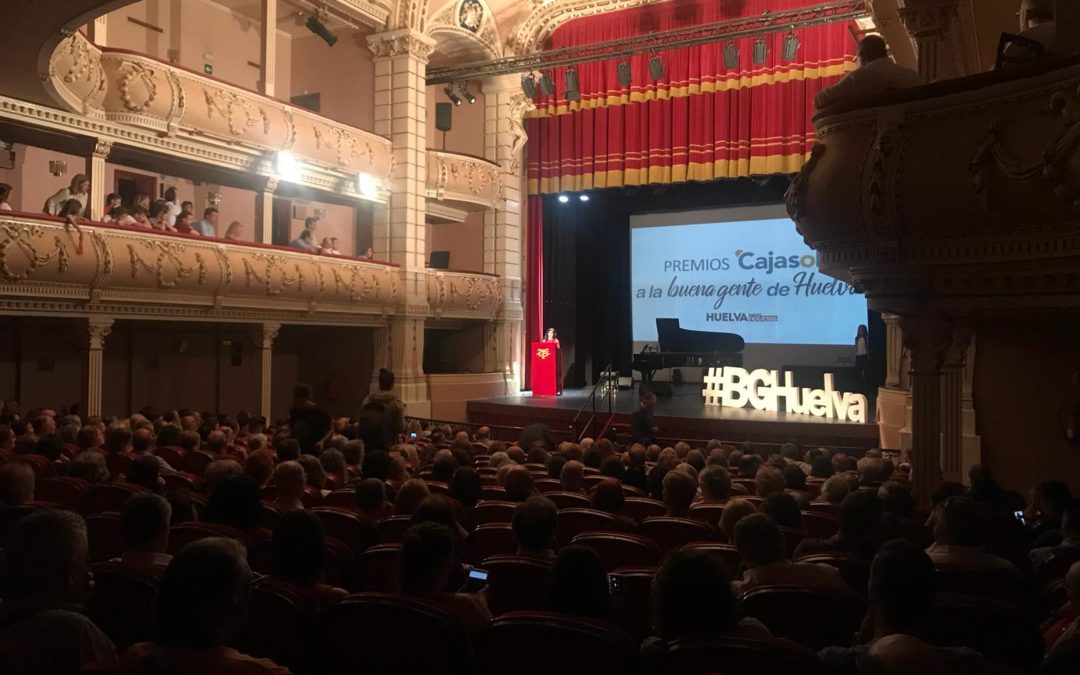 Acto de entrega de los Premios Cajasol Buena Gente de Huelva 2018 en el Gran Teatro de Huelva