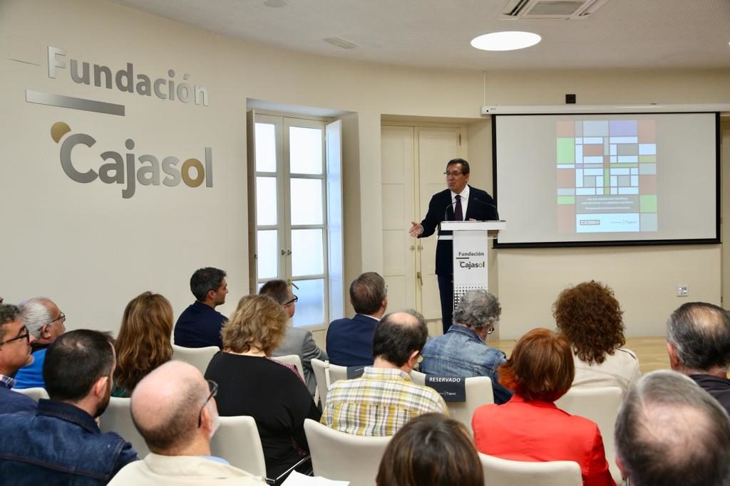 Antonio Pulido en la presentación de '20 años de colaboración con el Archivo Histórico de CCOO: recuperando la memoria histórica' en la Fundación Cajasol