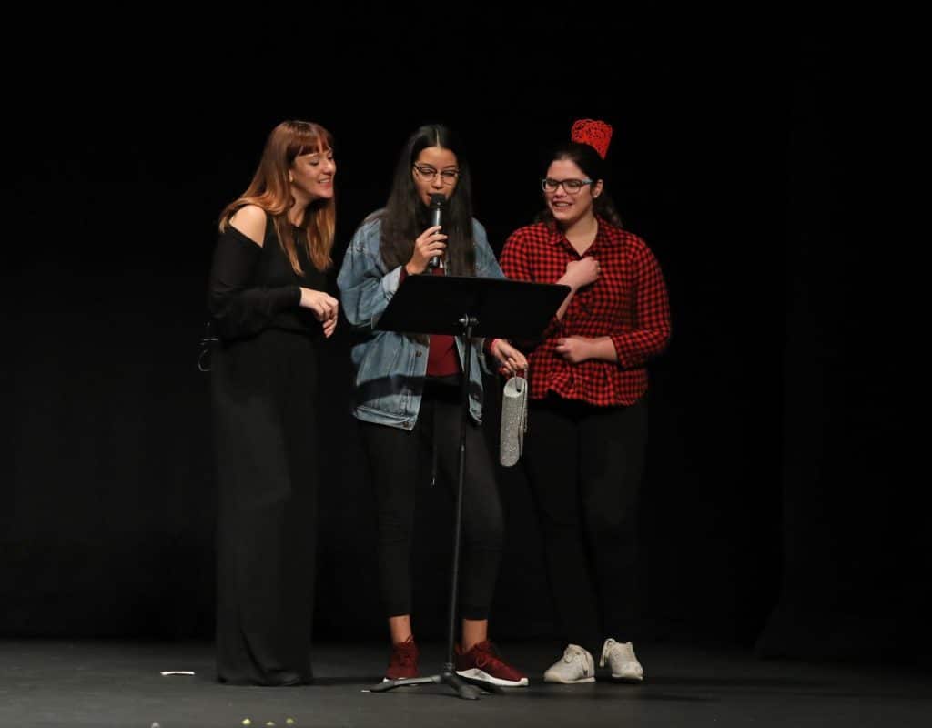 L@s alumno@ jerezan@s participan en la función 'Enamórate de Lope' en el Teatro Villamarta