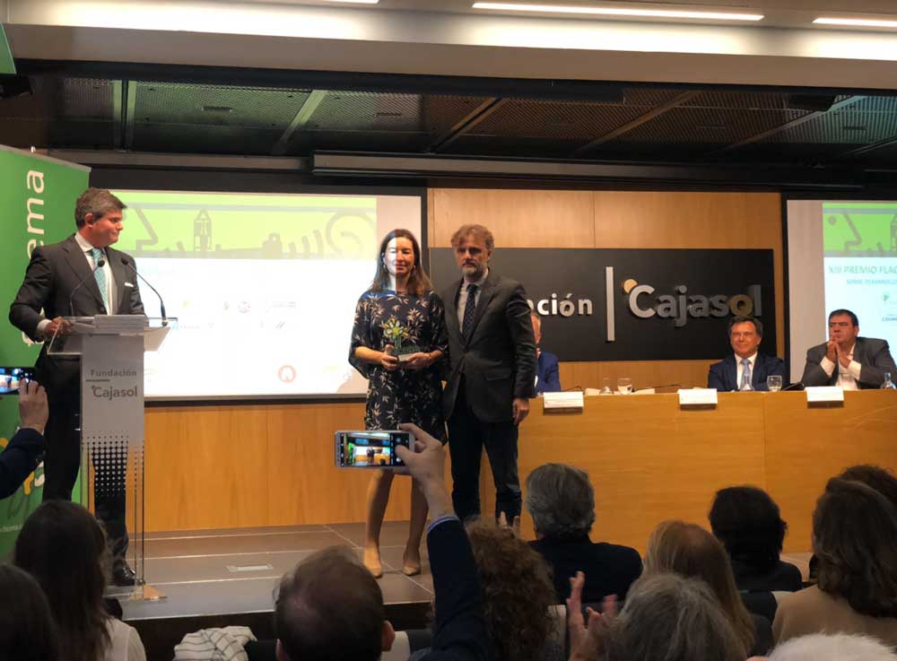 Patricia Balbontín recoge XIII Premio Flacema de Comunicación en la Fundación Cajasol