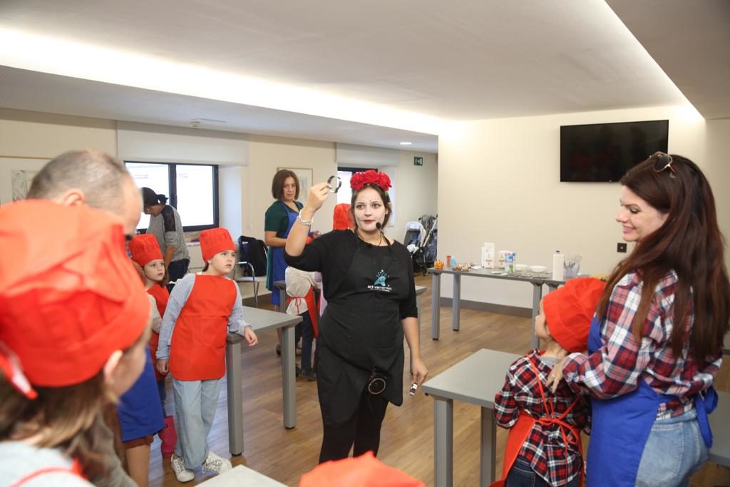 Taller de cocina 'galletas terroríficas' en la Fundación Cajasol