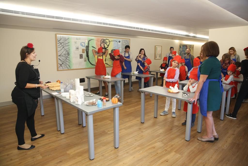 Taller de cocina 'galletas terroríficas' en la Fundación Cajasol