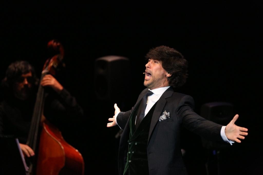 Manuel Lombo en su actuación en el Cartuja Center de Sevilla