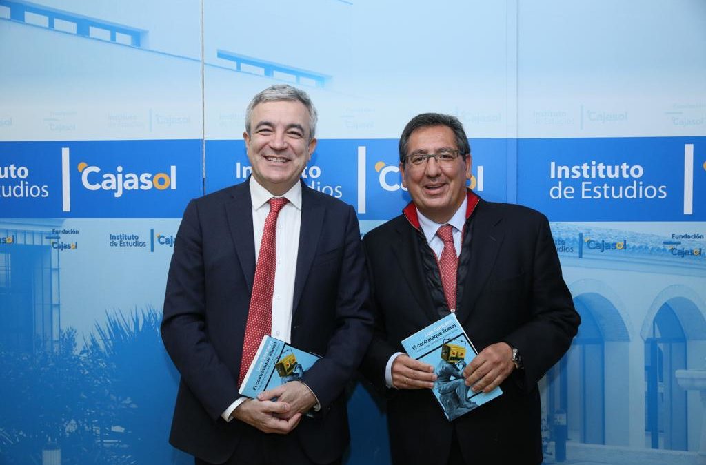 Luis Garicano y Antonio Pulido, presidente de la Fundación Cajasol
