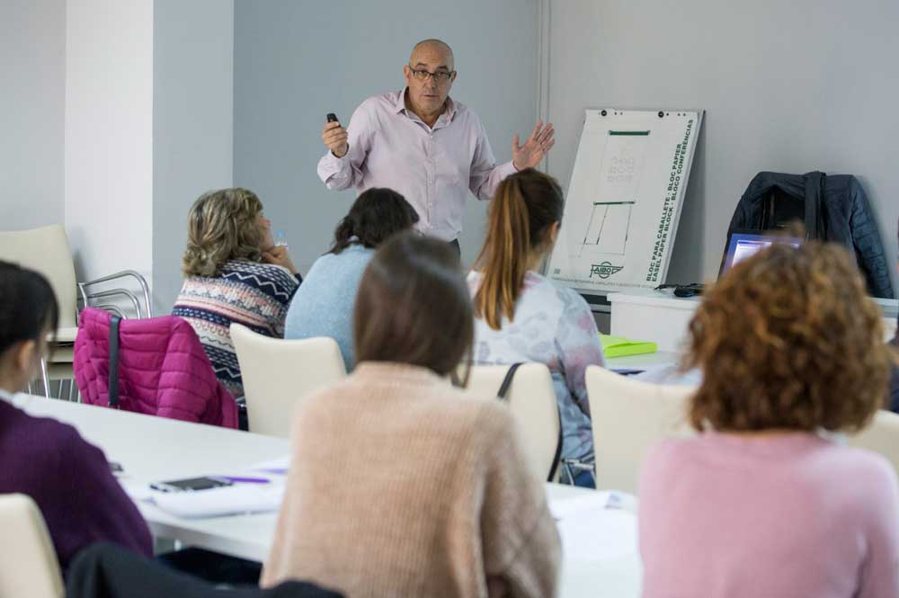 Formación a miembros de la Lanzadera de Empleo de Lepe en la sede de la Fundación Cajasol en Huelva