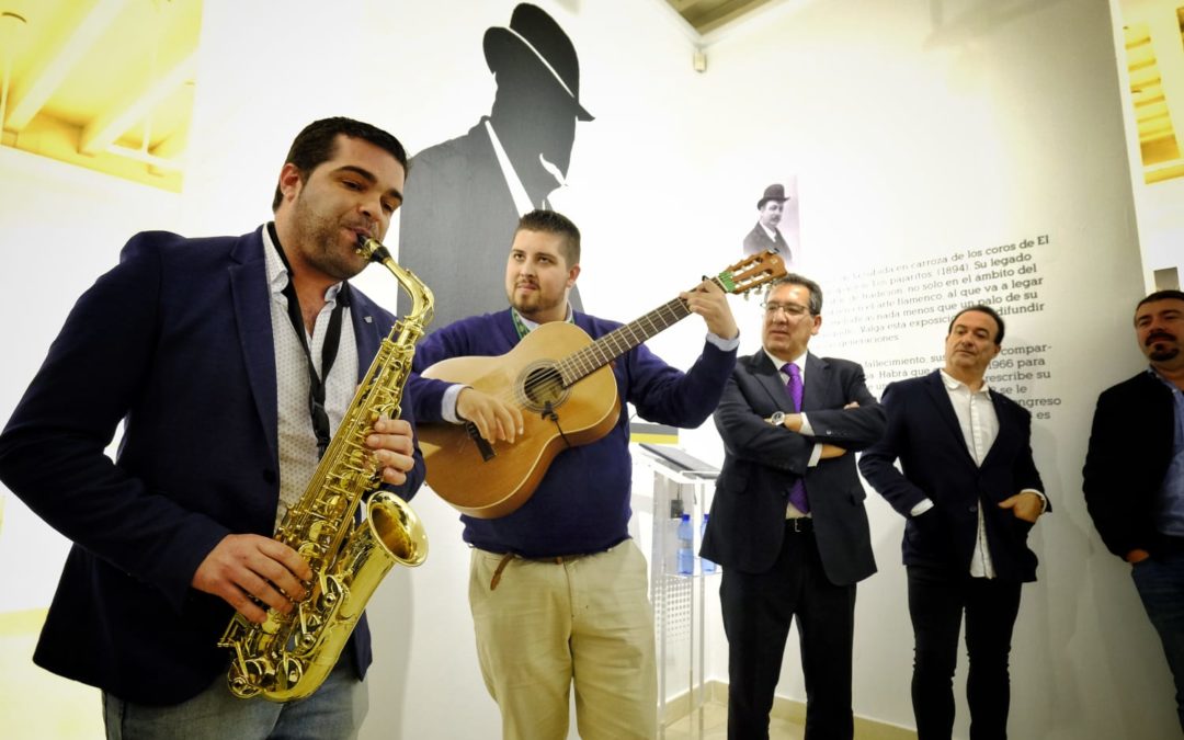 Inauguración de la exposición sobre 'El Tío de la Tiza' en la sede de la Fundación Cajasol en Cádiz