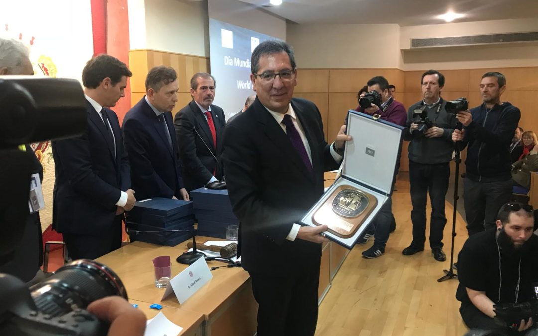 Antonio Pulido recibe el reconocimiento en el Día Mundial del Derecho