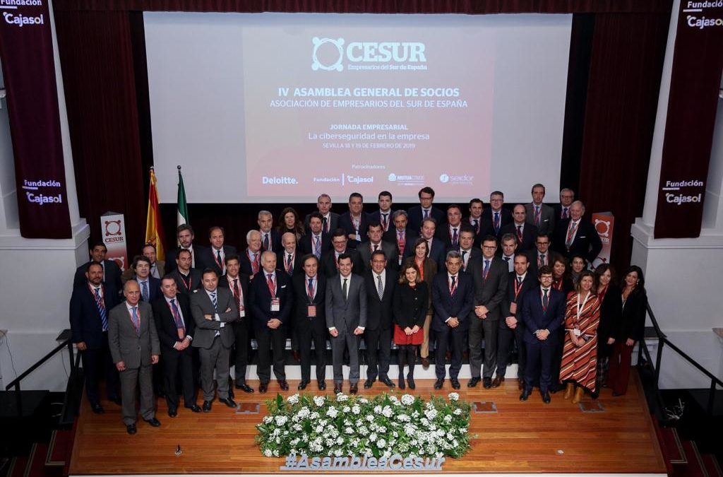 Foto de familia de la jornada 'La ciberseguridad en la empresa' en la Fundación Cajasol