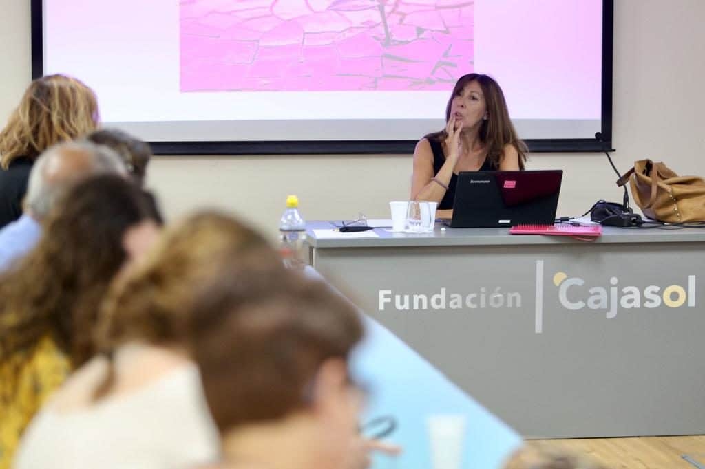 Claudia Capel imparte el taller 'Ars Poética' en la Fundación Cajasol