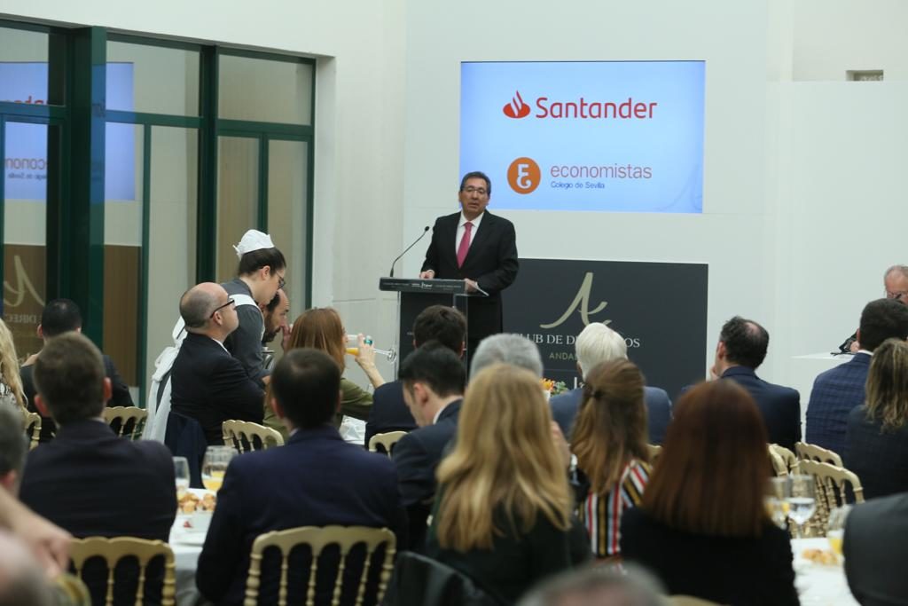 Antonio Pulido, presidente de la Fundación Cajasol, en el club de directivos Andalucía con Rafael Fontana, presidente de Cuatrecasas