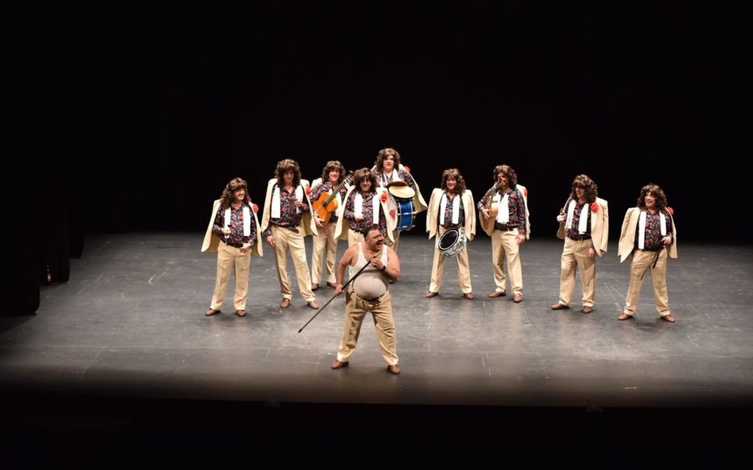 Chirigota 'Los quemasangre', liderada por El Selu, en el Teatro Villamarta de Jerez