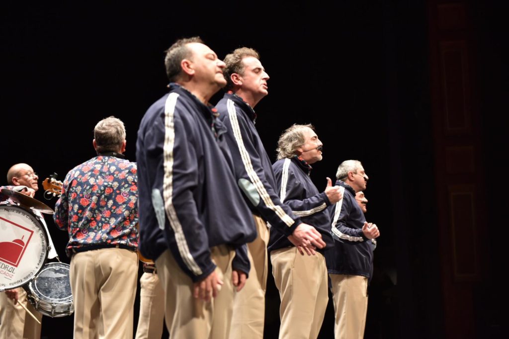 Chirigota 'Los quemasangre', liderada por El Selu, en el Teatro Villamarta de Jerez