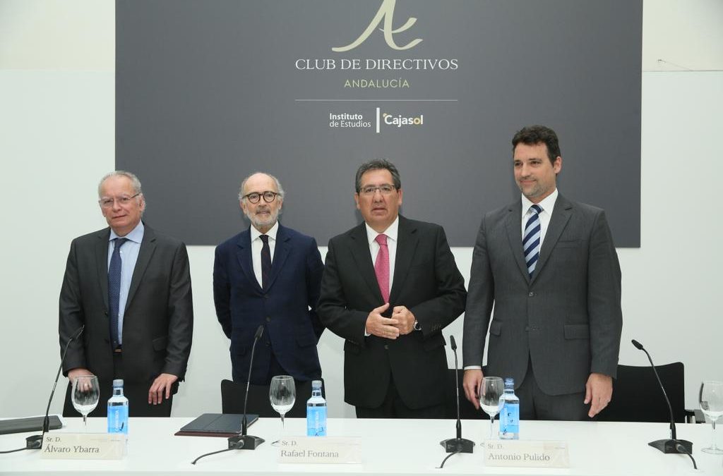 Mesa presidencial en el Club de Directivos Andalucía con Rafael Fontana, presidente de Cuatrecasas
