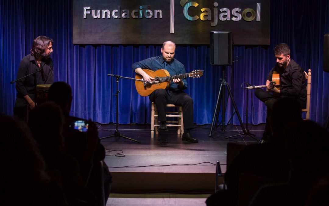 La guitarra de Santiago Lara detiene el tiempo en el estreno del XXXIV ciclo ‘Conocer el Flamenco’ en Huelva