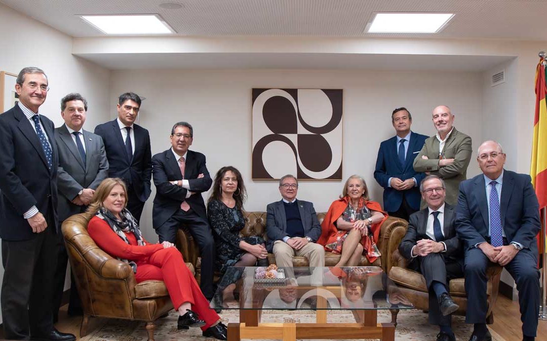 Junta Directiva de AFA, encabezada por Antonio Pulido, presidente de la Fundación Cajasol