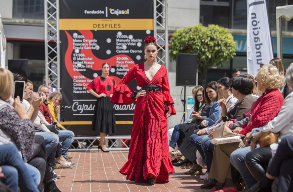 Desfiles de Moda Flamenca en Cajasol de Volantes 2019 en Huelva