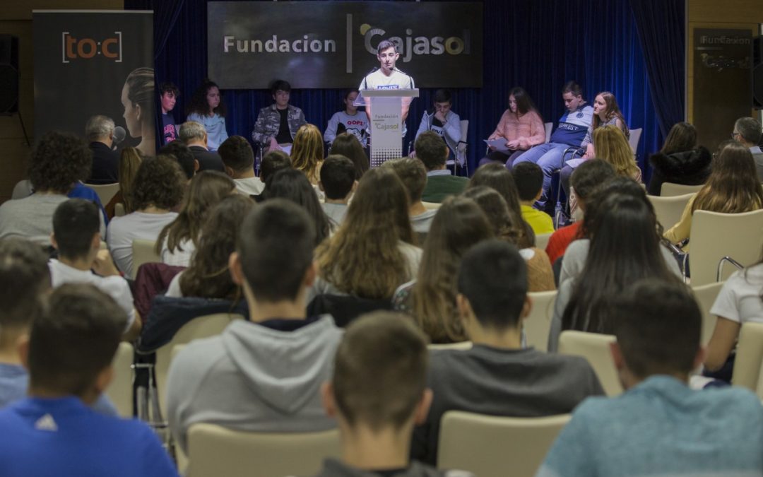 Concurso de oratoria organizado por la Asociación TOC en Fundación Cajasol (Huelva)