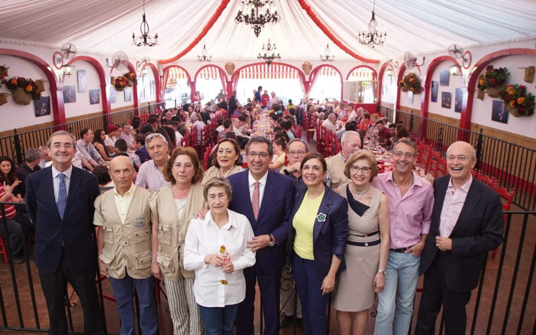 Antonio Pulido, presidente de la Fundación Cajasol, en el almuerzo con entidades sociales en la Feria de Abril 2019