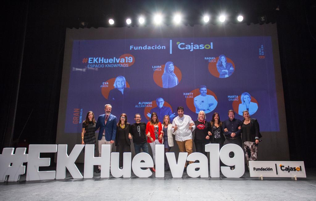 Foto de familia del #EKHuelva19 desde el Gran Teatro de Huelva